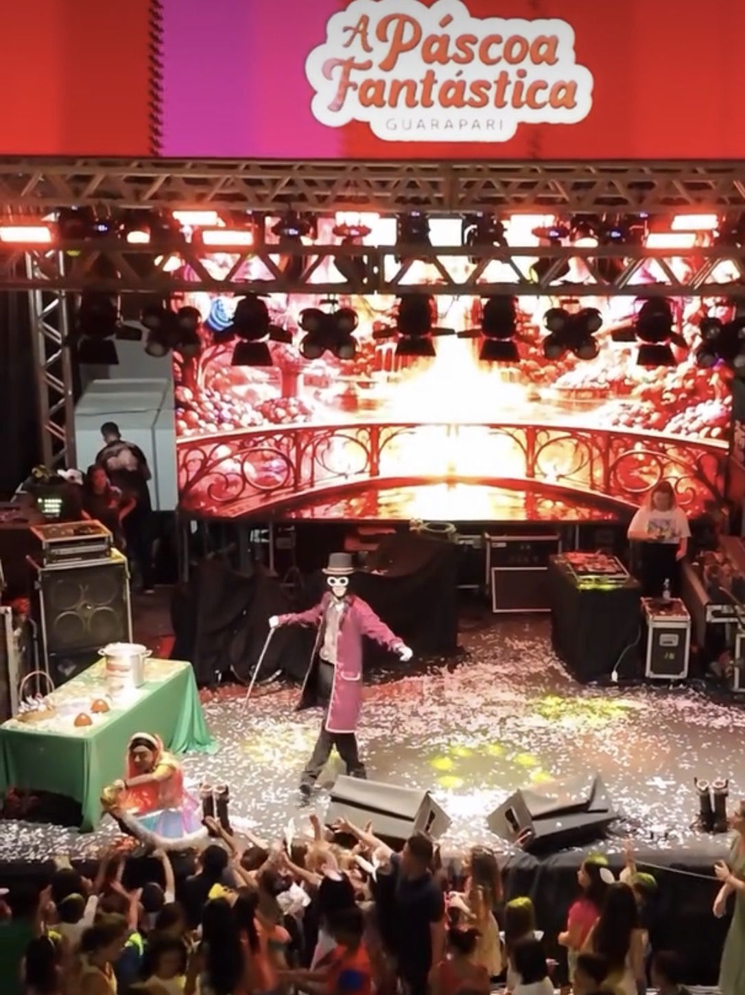 Palco do show A Páscoa Fantástica com o público